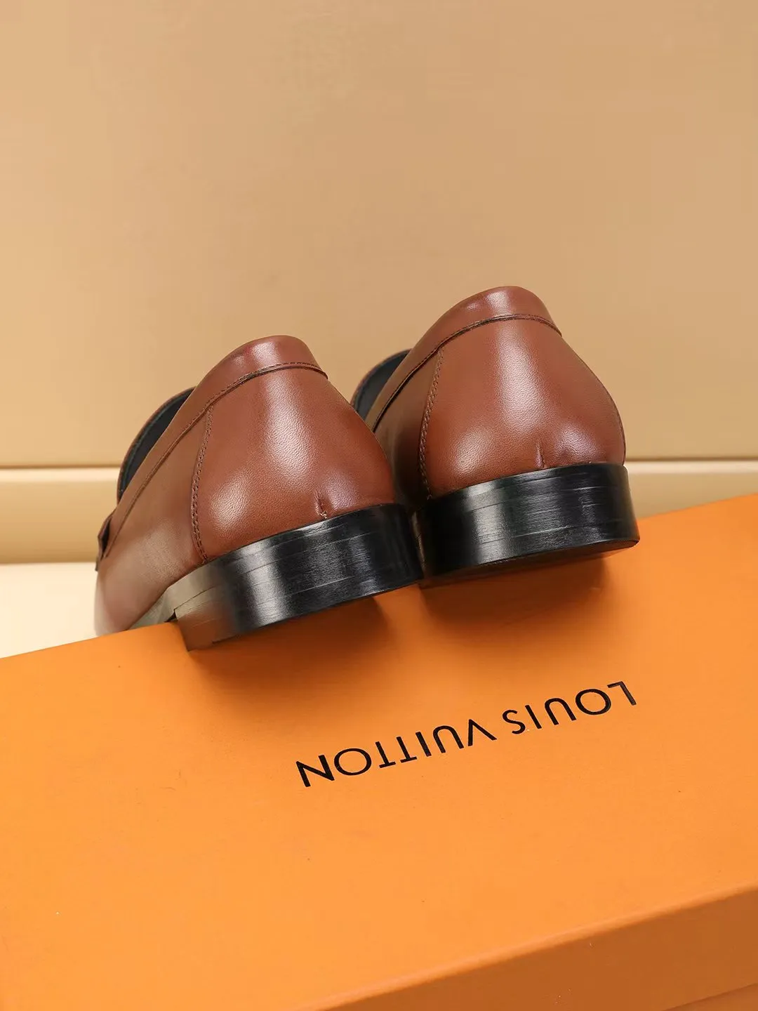 Men's shoes 440 💰 Louis Vuitton LV ® 🆕 model 🔛Full shoe counter, first layer cowhide, 🐂leather lined casual shoes for men, super soft outsole, essential for driving. Synchronized with the counter, original first layer cowhide, completely 1:1 mold customization🌹top version, color optional! Number: 39-44 (customized at 38.45.46)